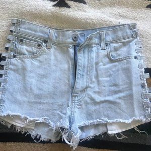 LF CARMAR | Light wash jean shorts with side slits